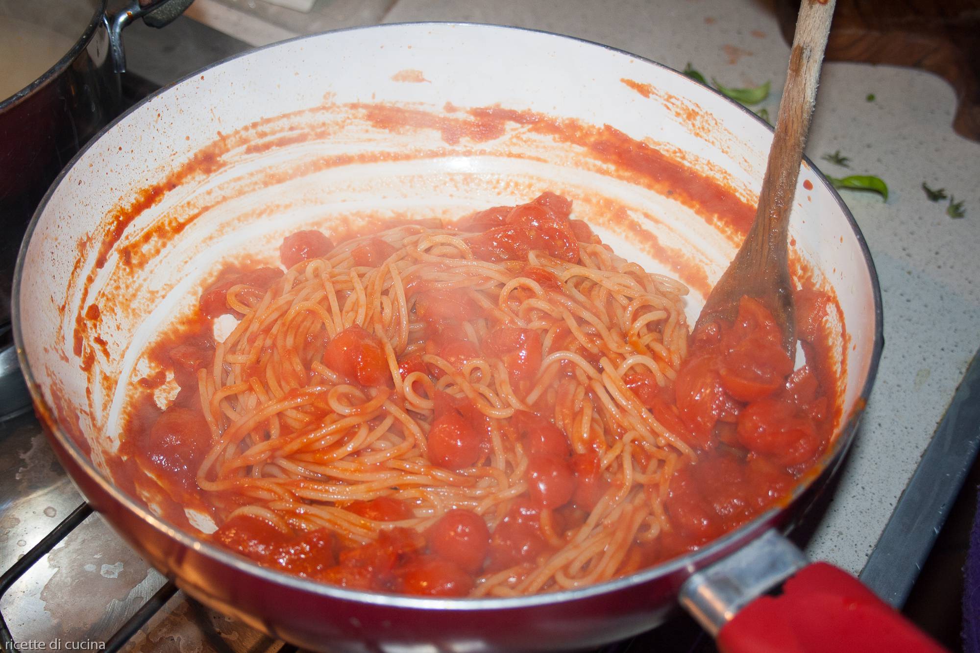 mescolare spaghetti