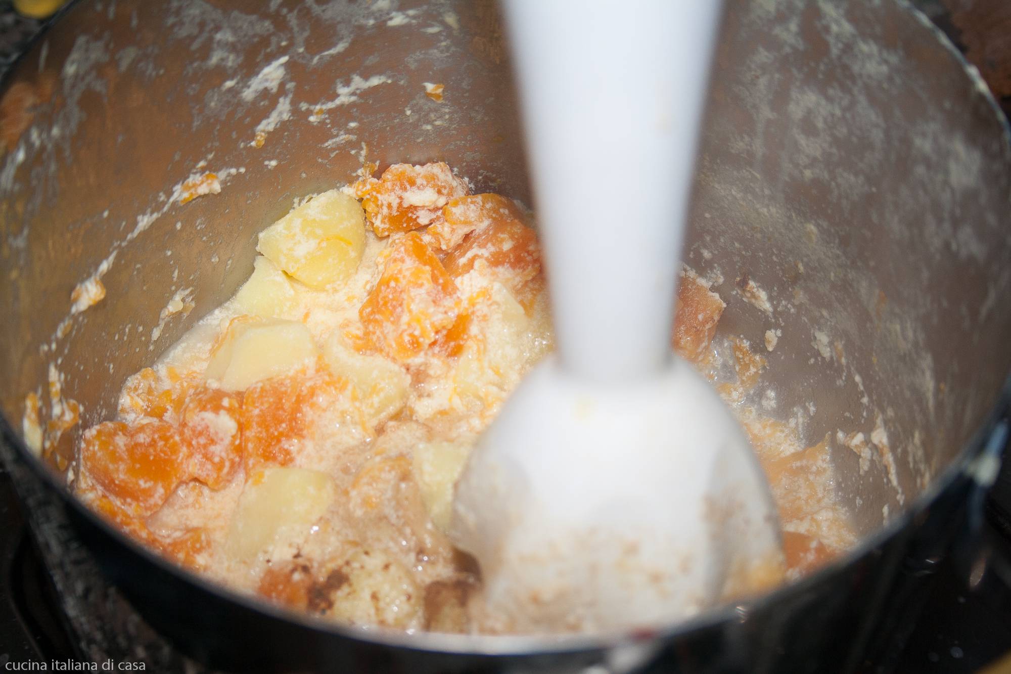 frullatore a immersione frulla zucca e patate