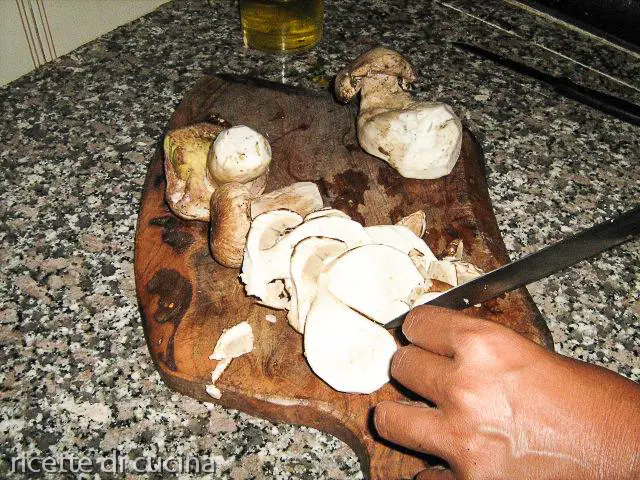 affettare funghi porcini