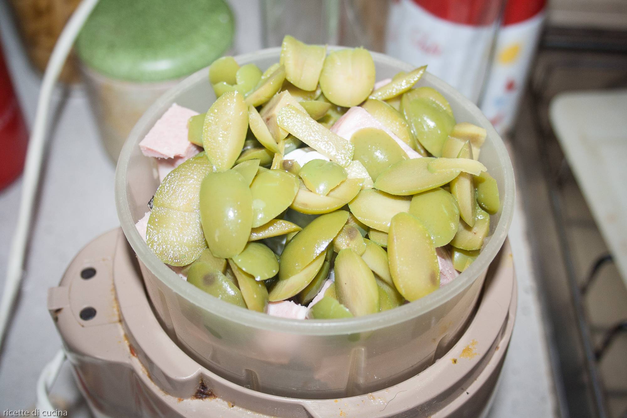 olive tagliate in tritatutto