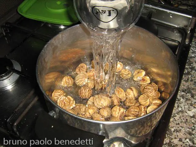 aggiungre acqua a castagne