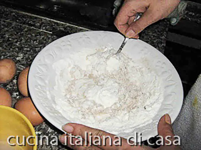 mescolare farina a lievito