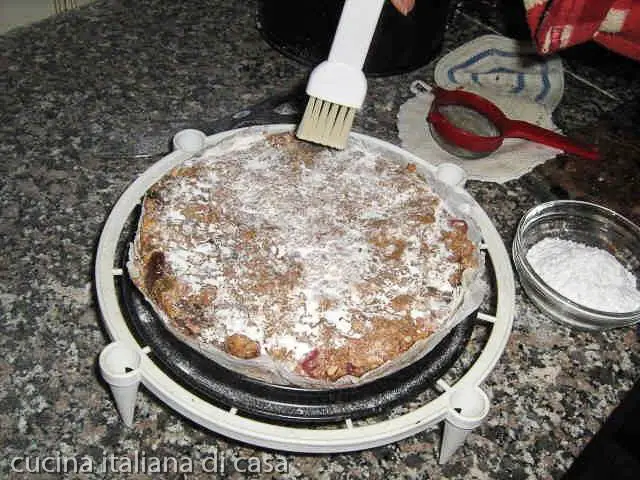 spazzolare superfice panforte Margherita di Siena