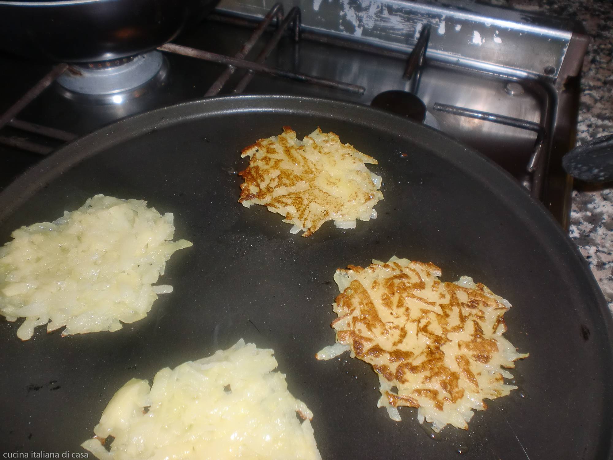 rosti di patate a cuocere