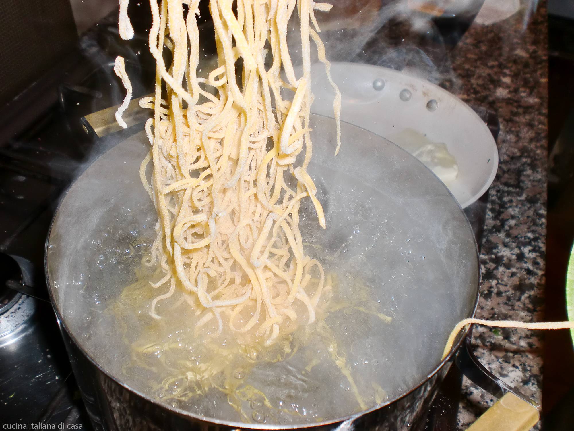 tagliolini messi in acqua