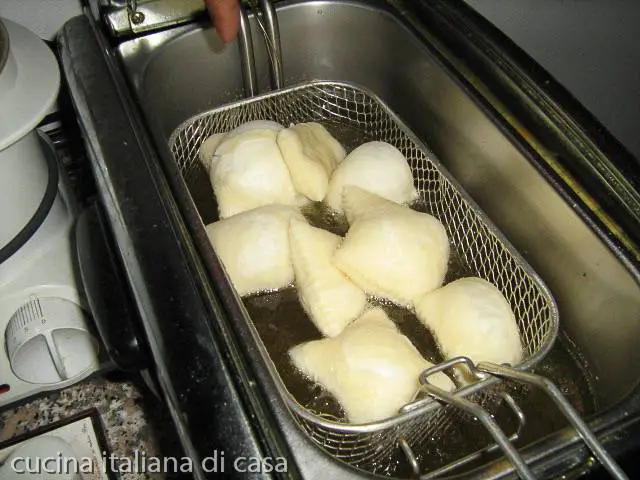gnocchi appena fritti in cestello friggitrice