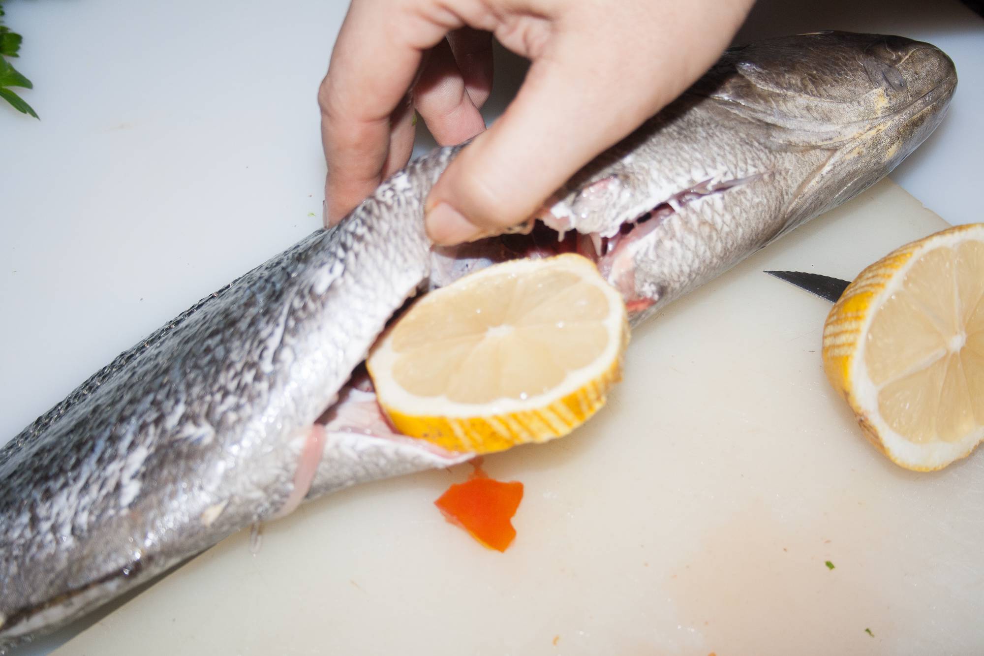 sistemare fetta di limone in ombrina