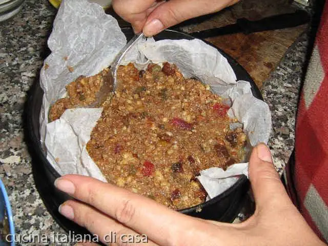 pigiare superfice composto per il panforte Margherita di Siena