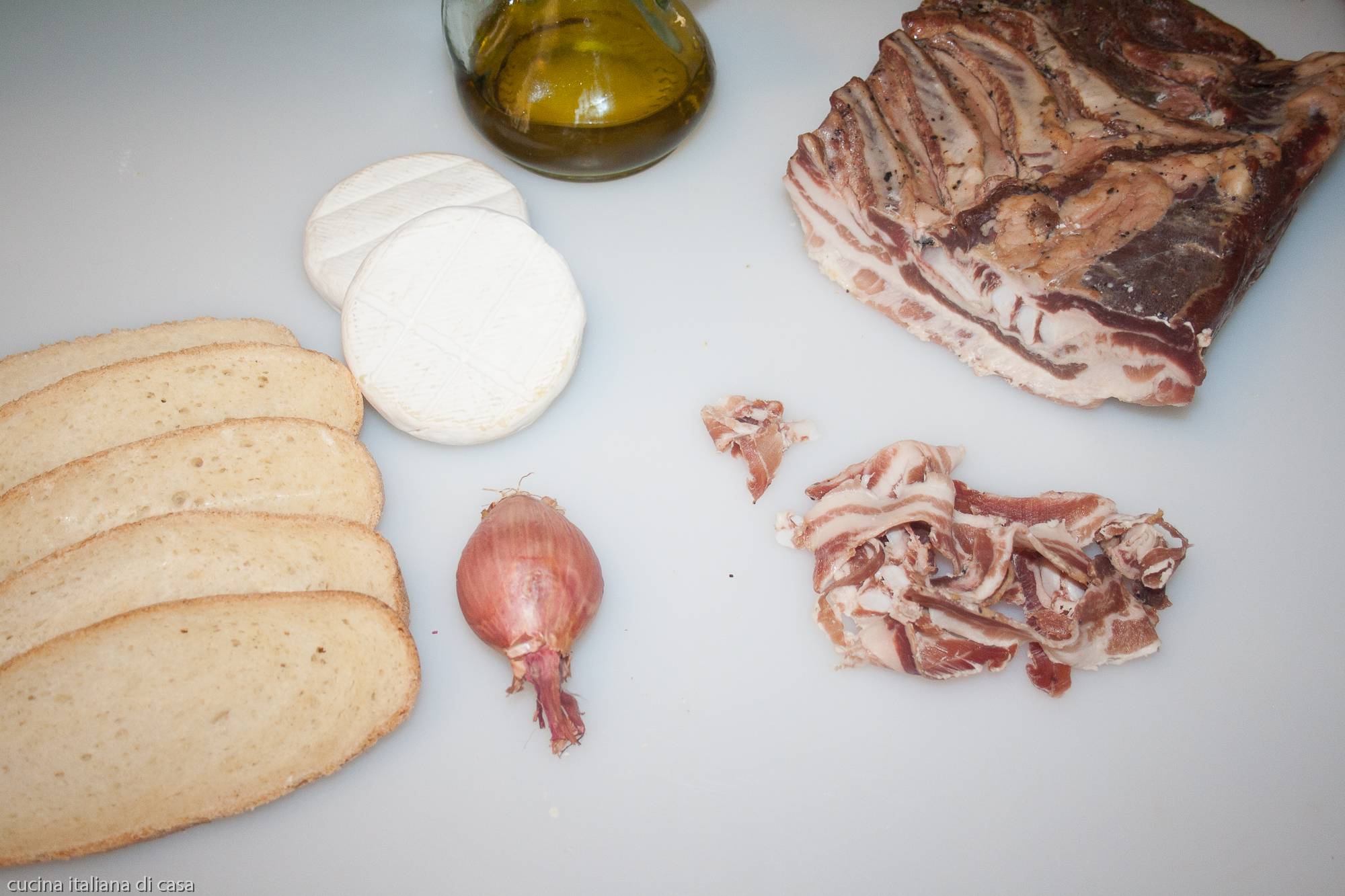 ingredienti crostini pancetta affumicata