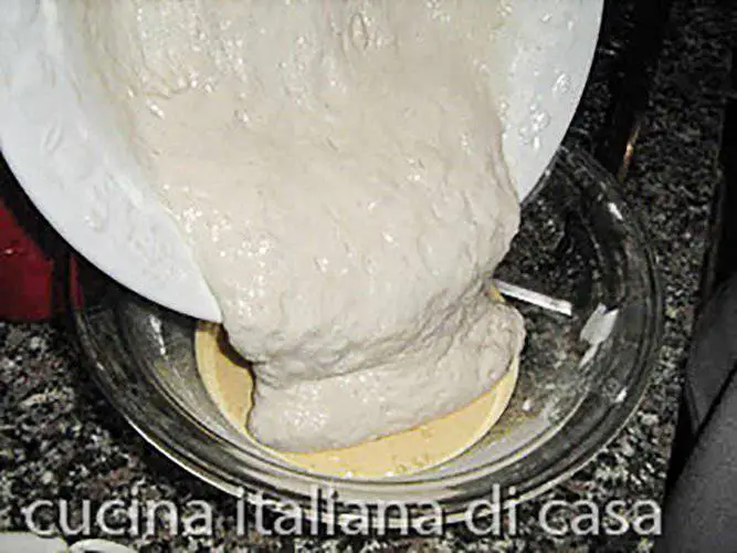 unire pastella lievito a uova