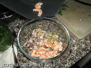 code di gambero in terrina per l'insalata di mare