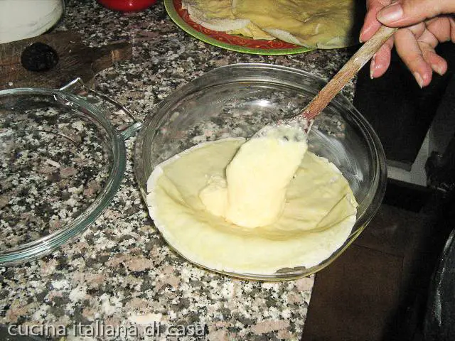 riempire crespella (crepe) con fonduta
