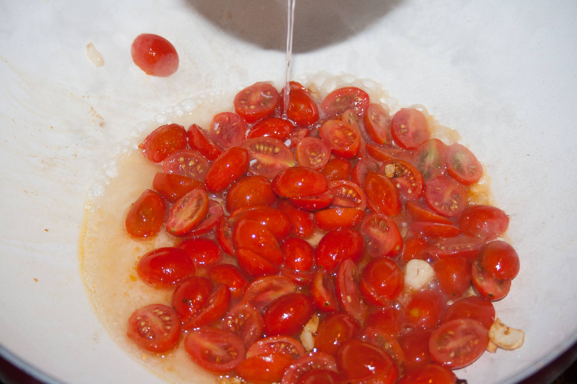 acqua su pomorodini e aglio