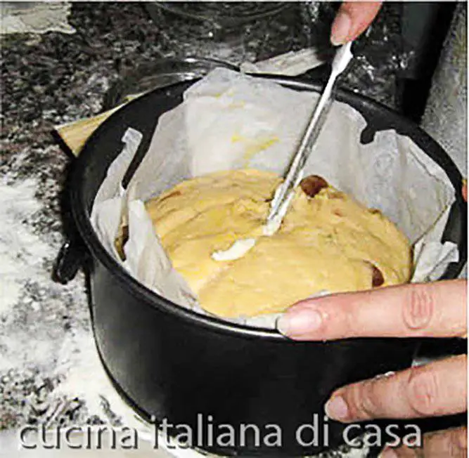 fare incisione a croce su panettone milanese