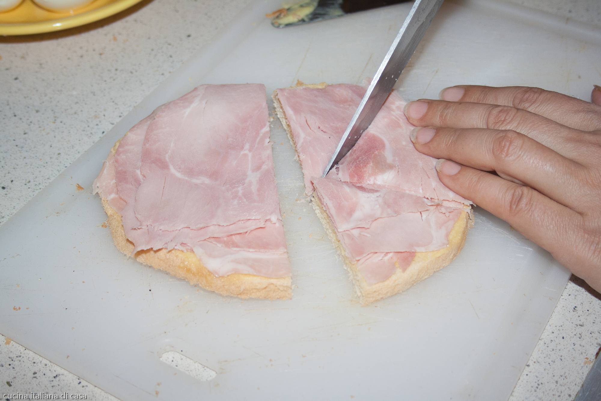 ricavare tartine da fetta pane con coltello