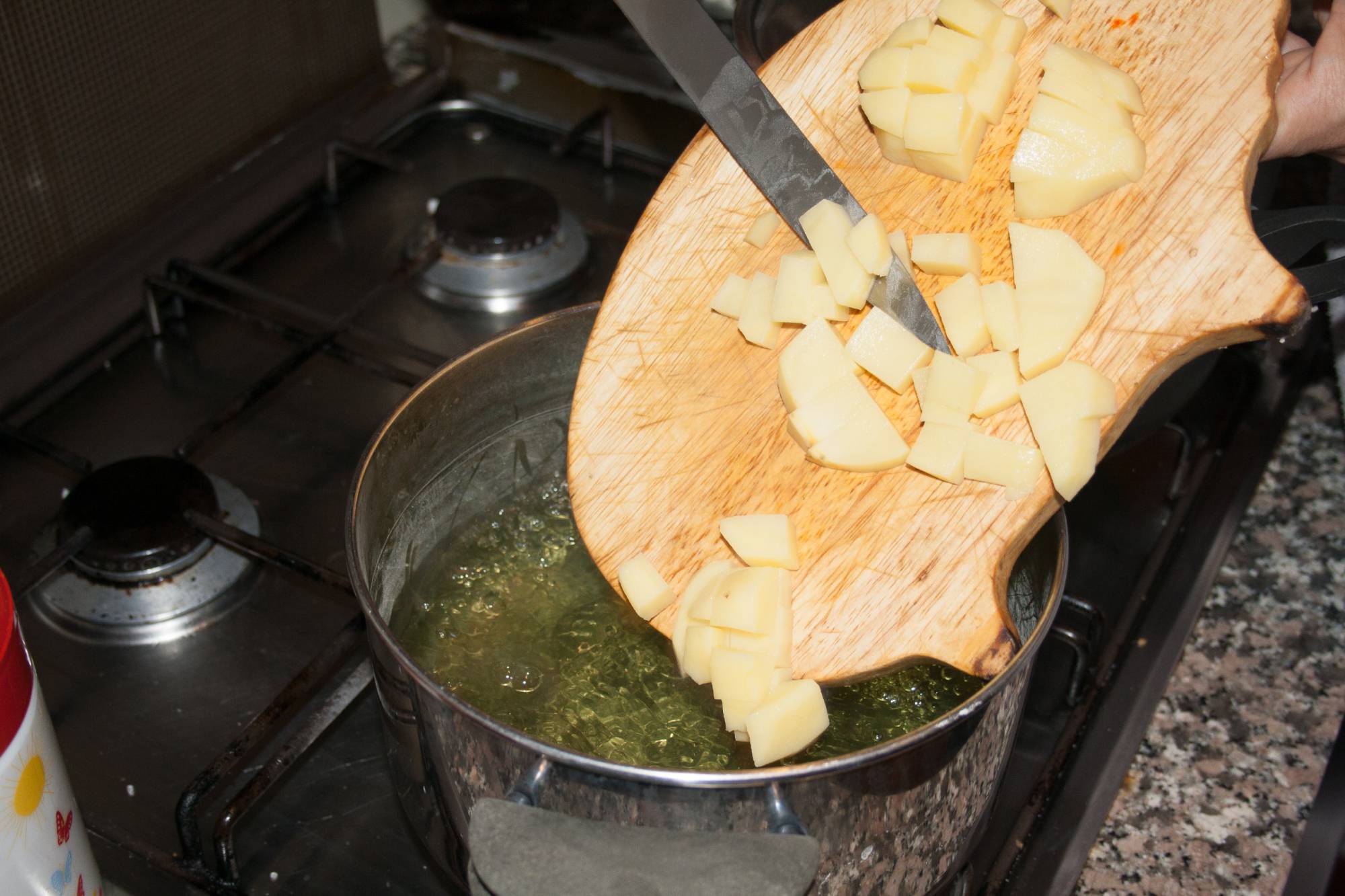 aggiungere a brodo patata e porro