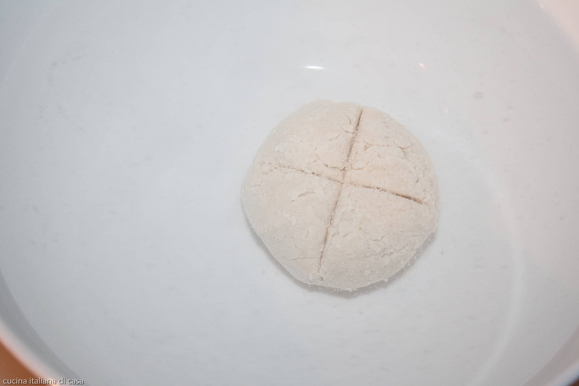 palla di lievito con incisione