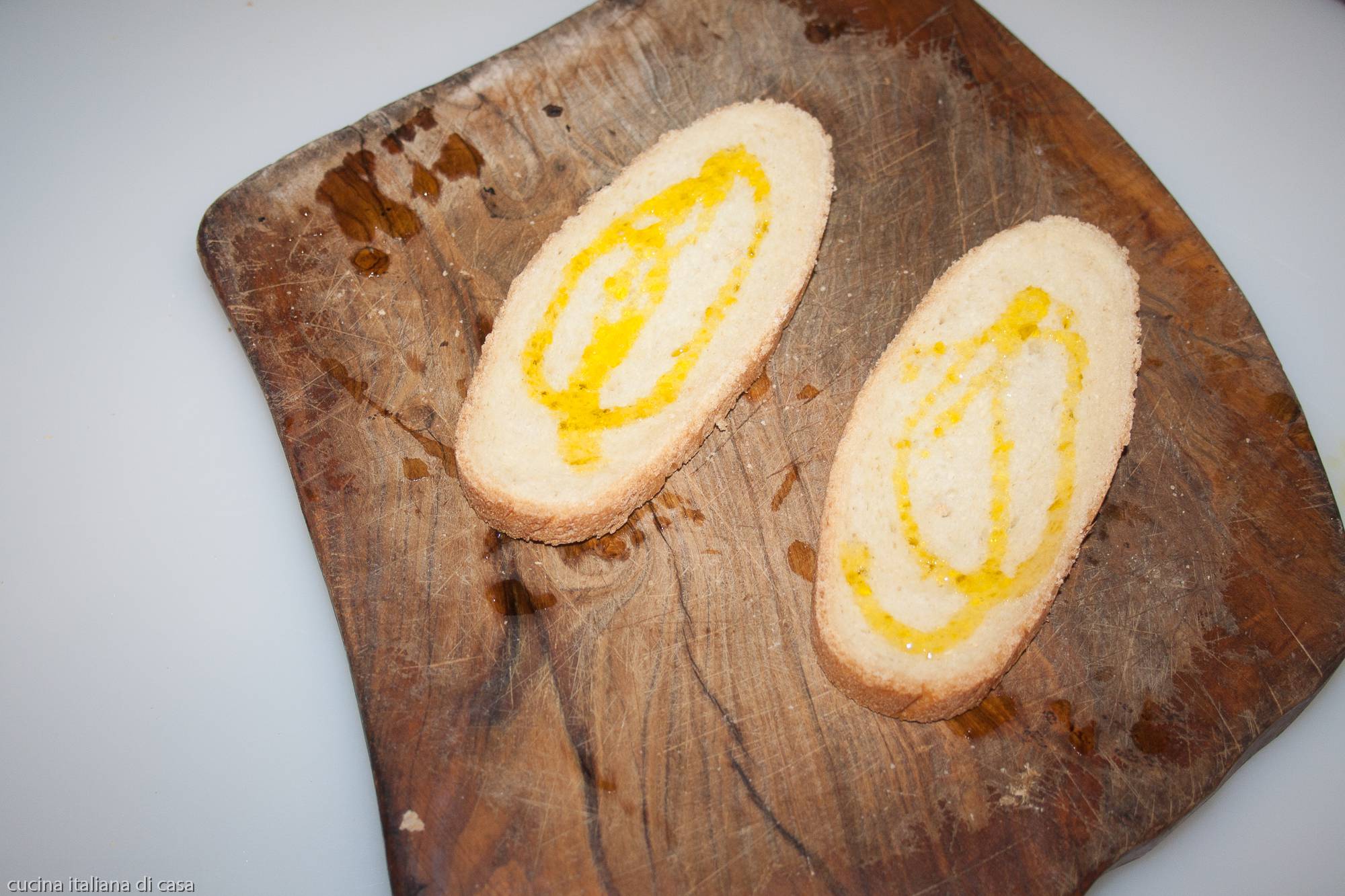 crostini unti con olio