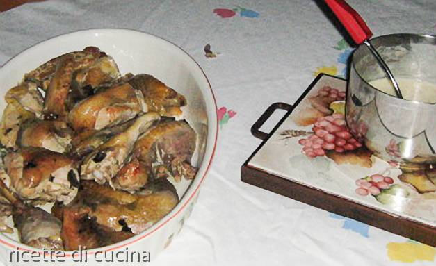 faraona in tavola con salsa