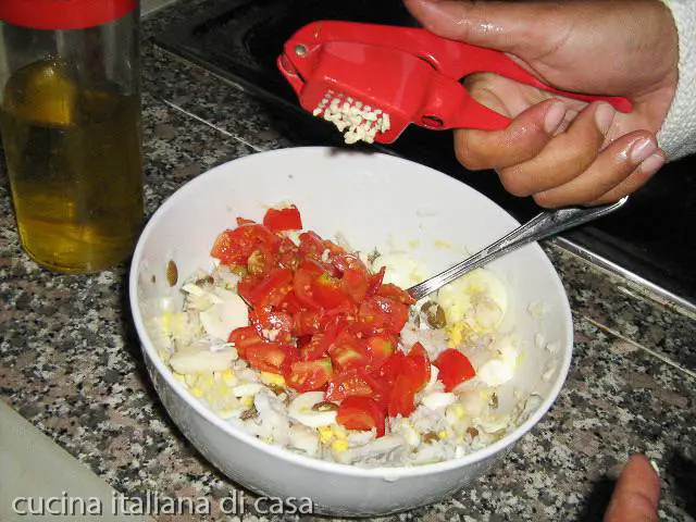 aglio schiacciato in attrezzo