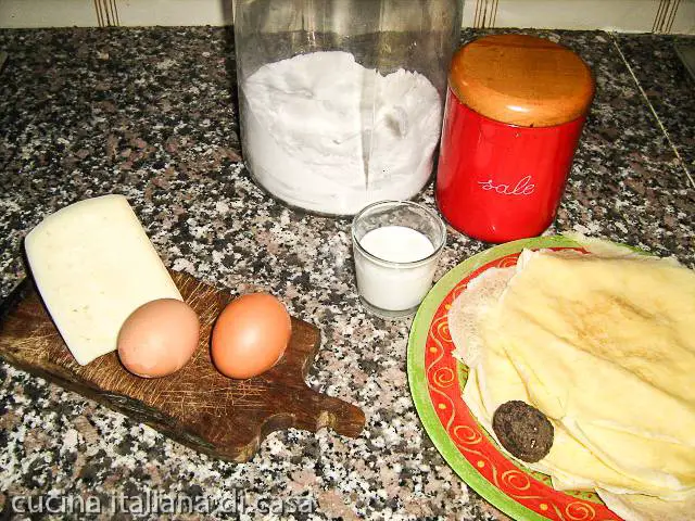 ingredienti crespelle (crepes) con fonduta di pecorino e tartufo nero