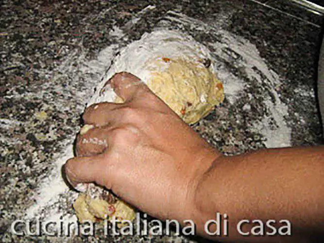 lavorare pasta panettone milanese