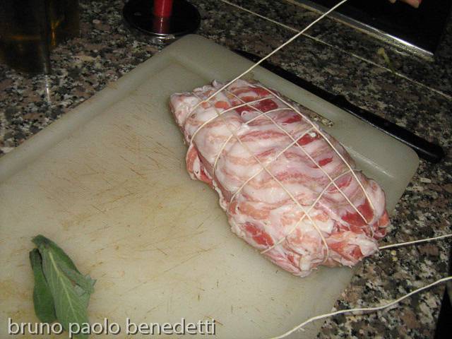 rotolo tacchino arrotolato con spago