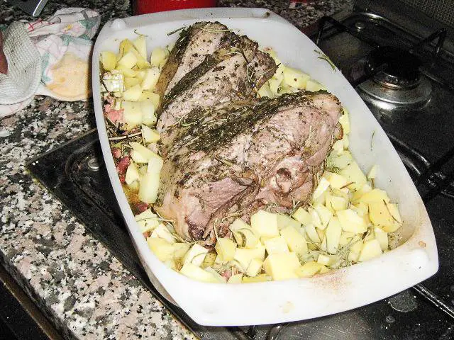 patate con arrosto di cosciotto agnello al forno