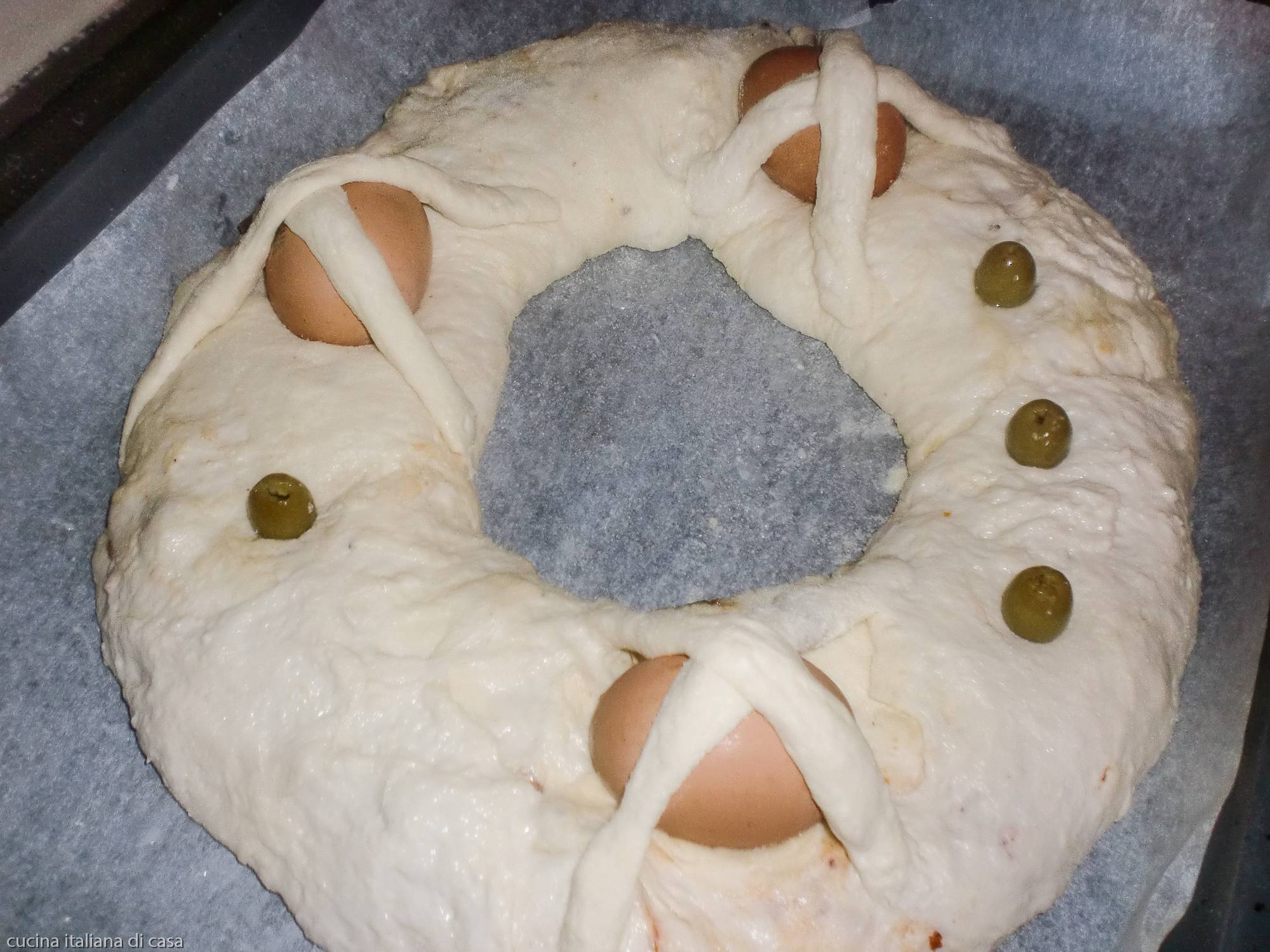pane decorato con olive