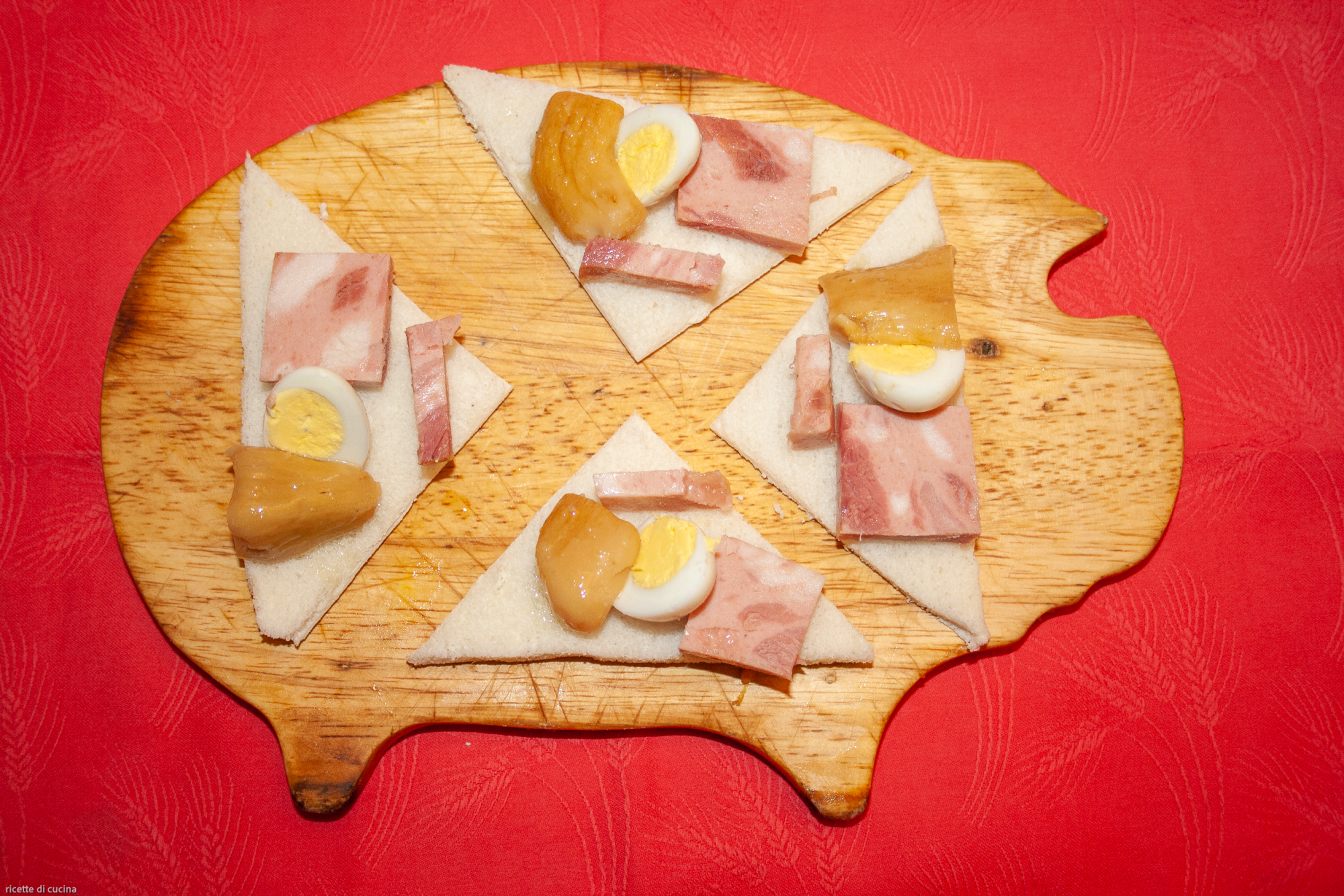 tartine mortadella cinghiale funghi uova quaglia