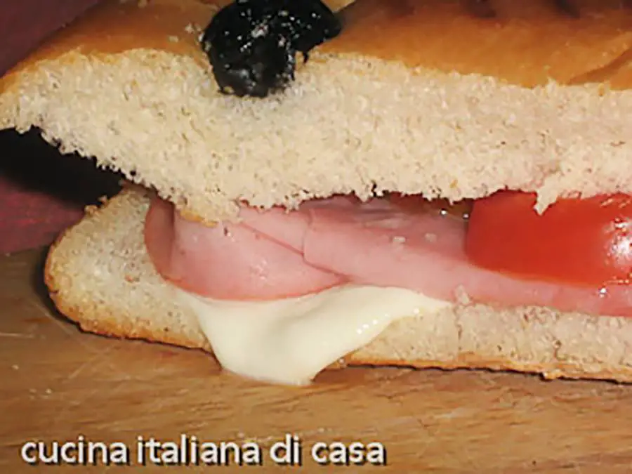 ricetta focaccia morbida calda