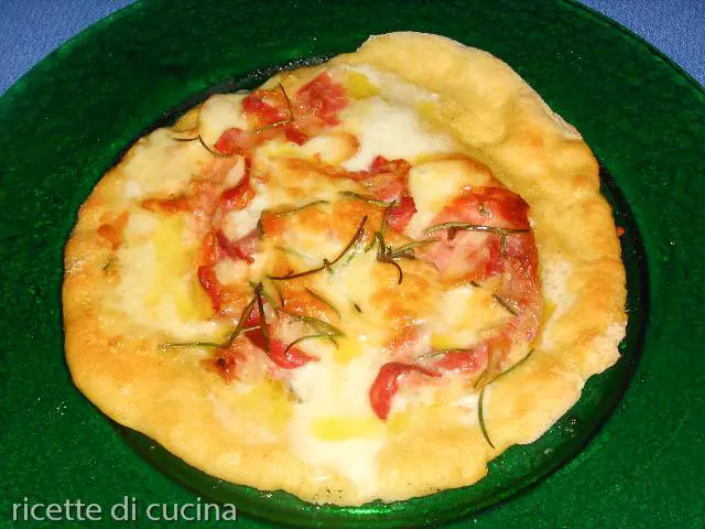 ricetta pizza bianca pancetta rosmarino