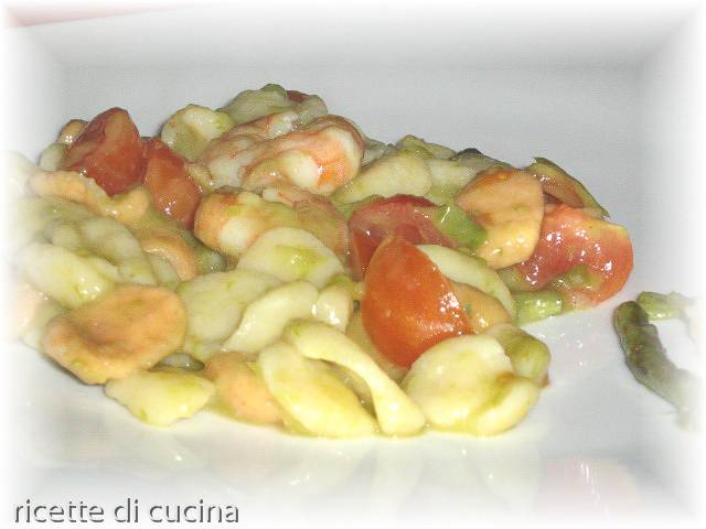 ricetta orecchiette asparagi gamberi