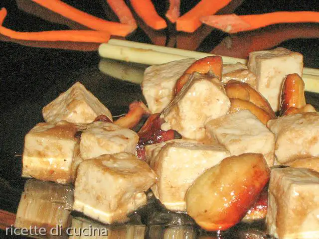 ricetta tofu anacardi