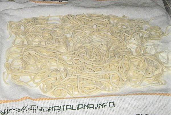 ricetta spaghettoni chitarra uovo