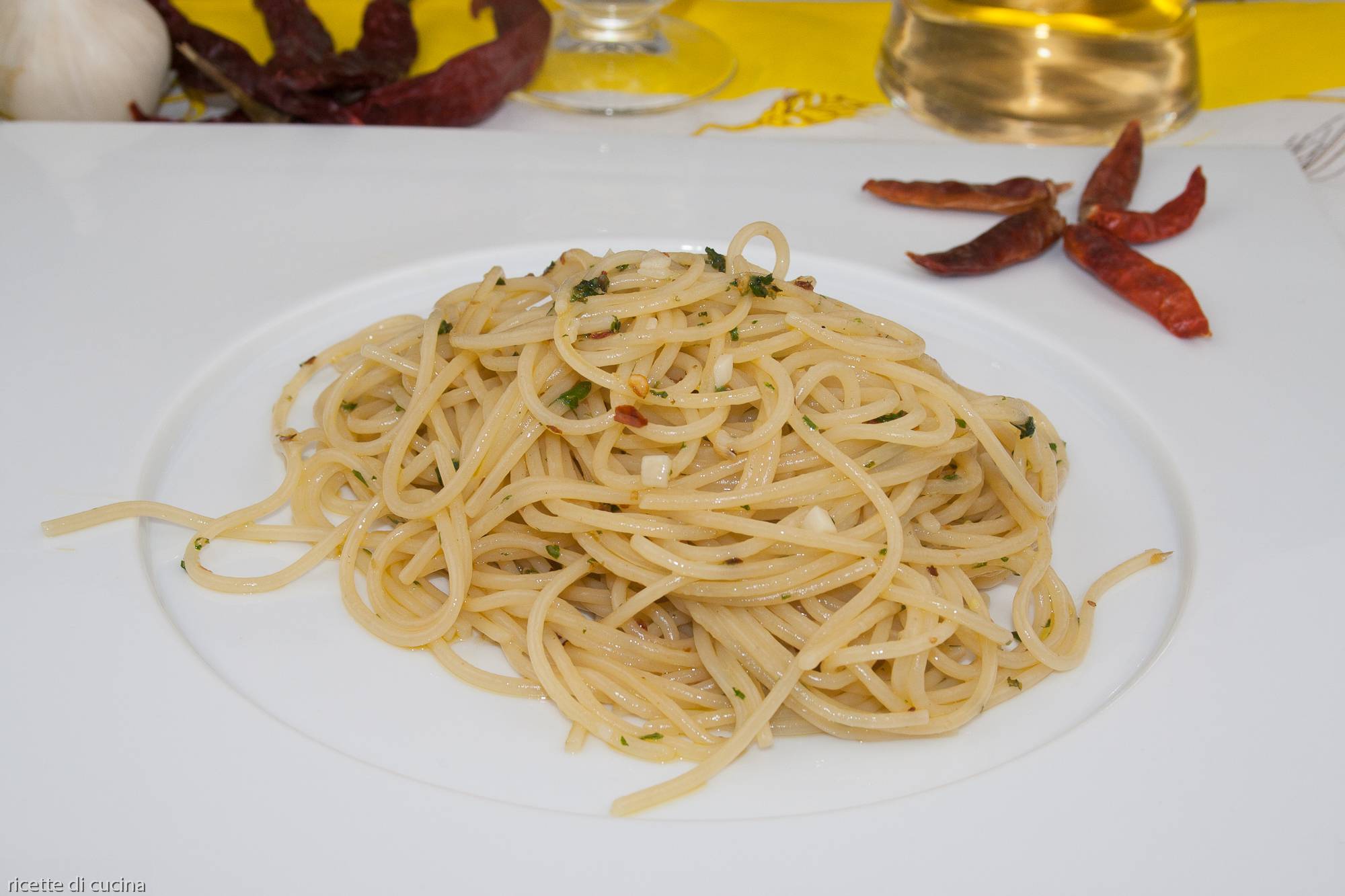 ricetta spaghetti aglio olio peperoncino