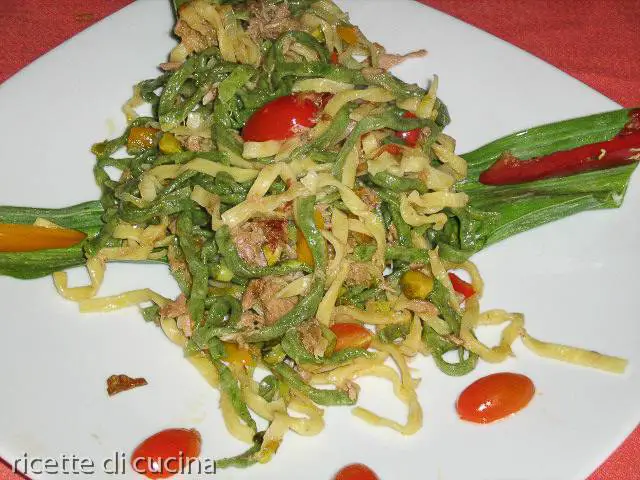 ricetta paglia fieno tonno spinaci