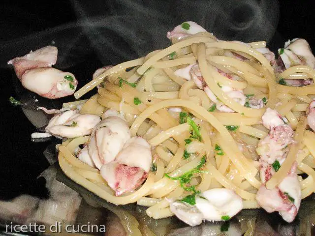ricetta spaghetti con calamaretti