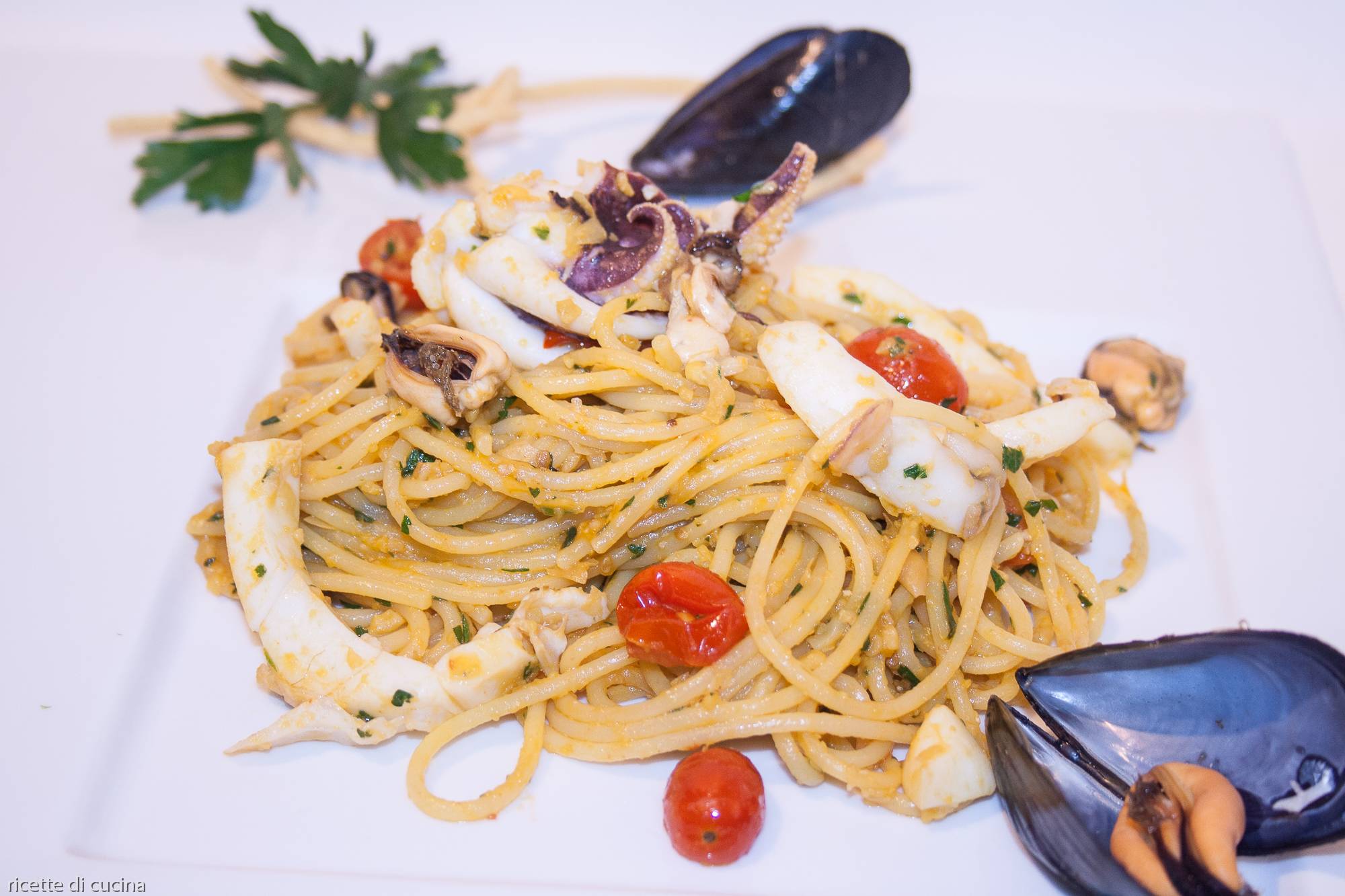 ricetta spaghetti cozze seppie