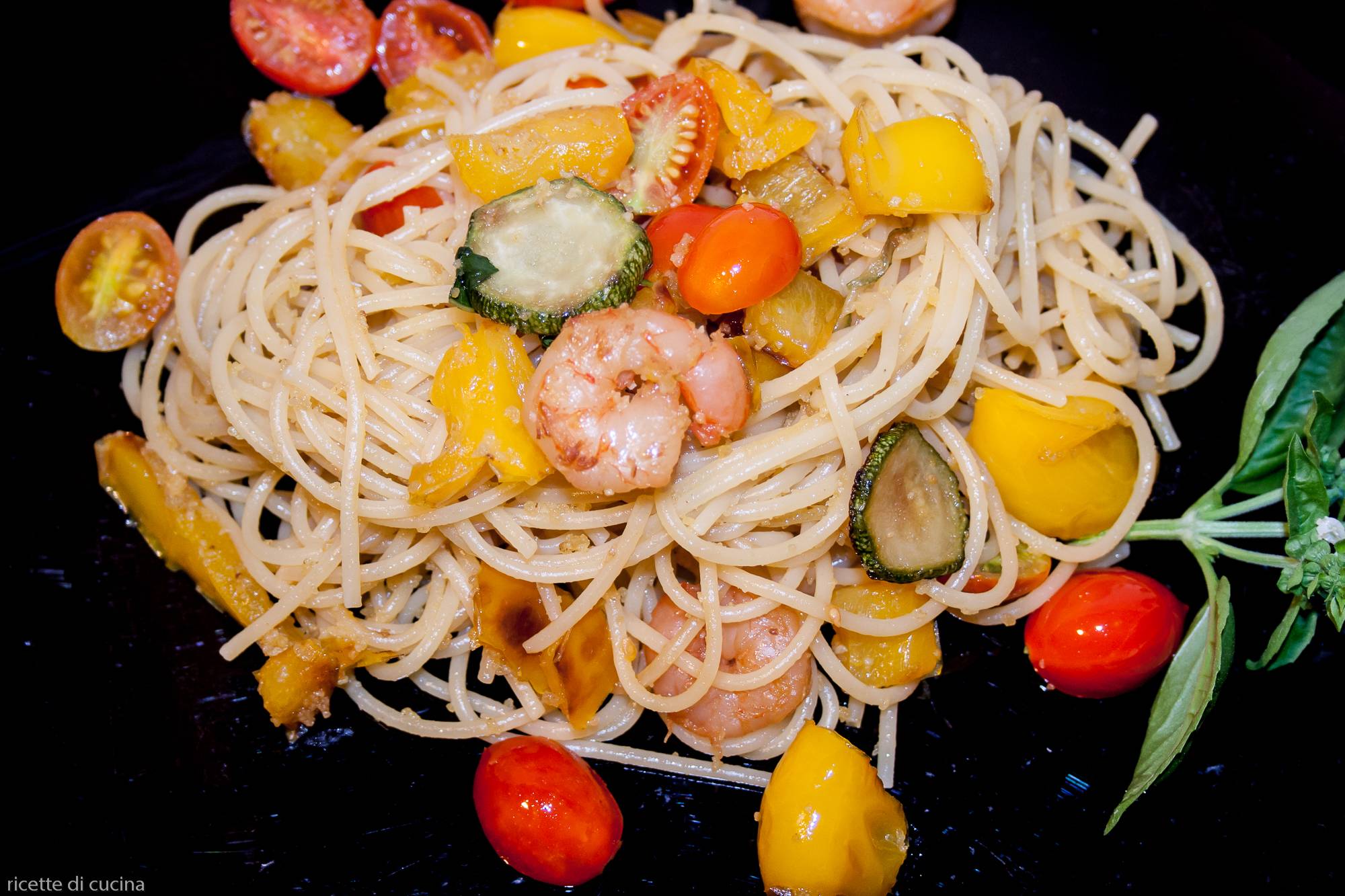 ricetta spaghetti verdure gamberi