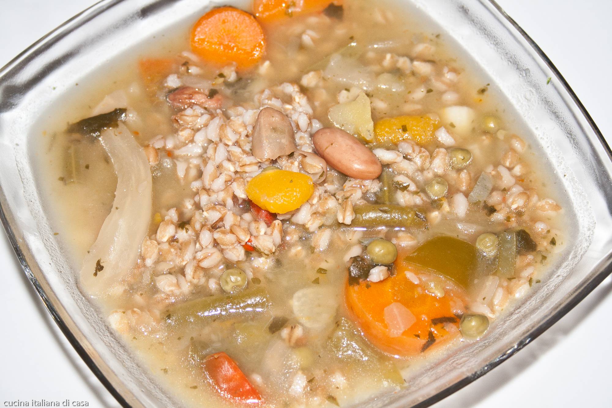minestrone o zuppa di farro, ricetta tradizionale facile