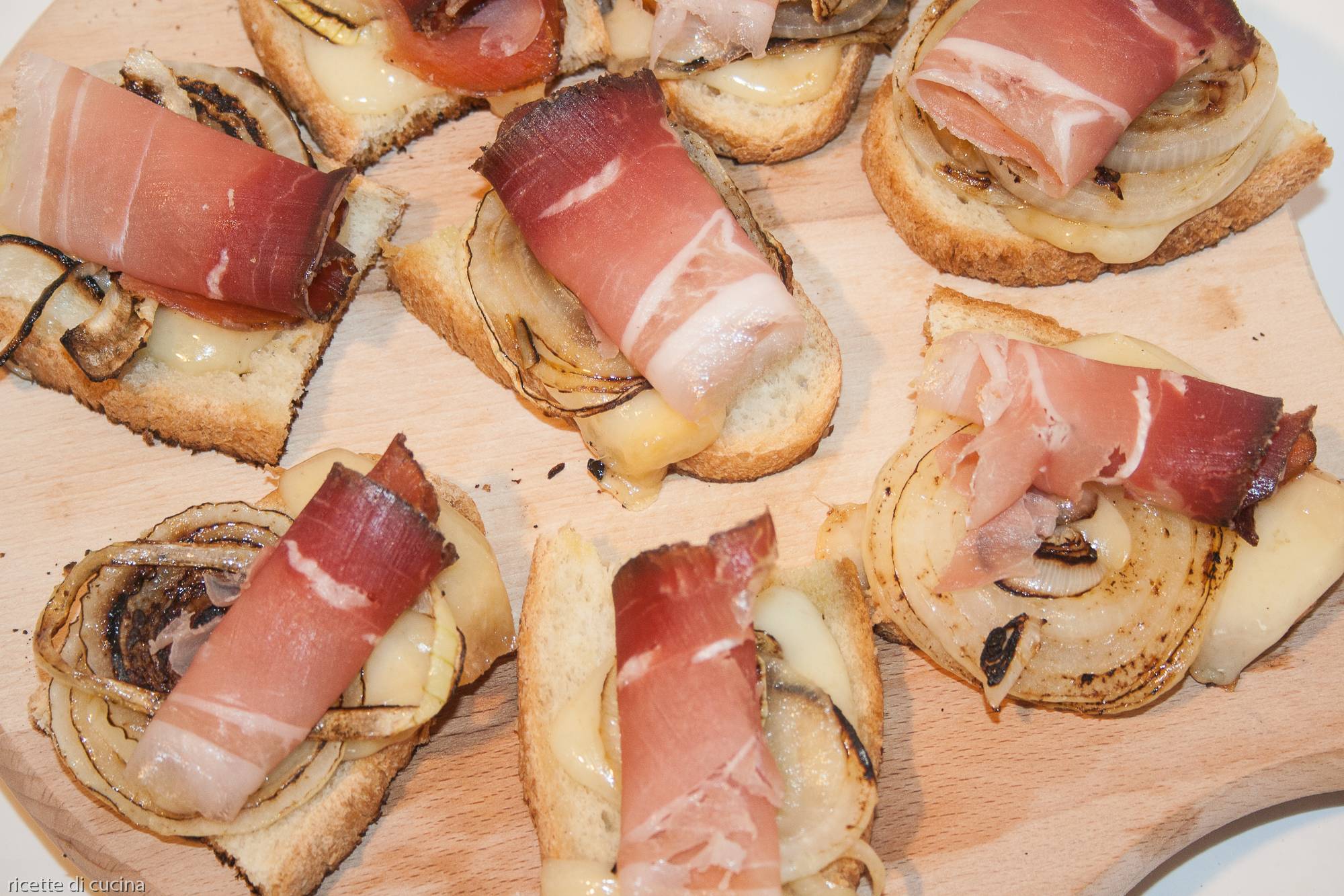 ricetta crostini bruschette aperitivo