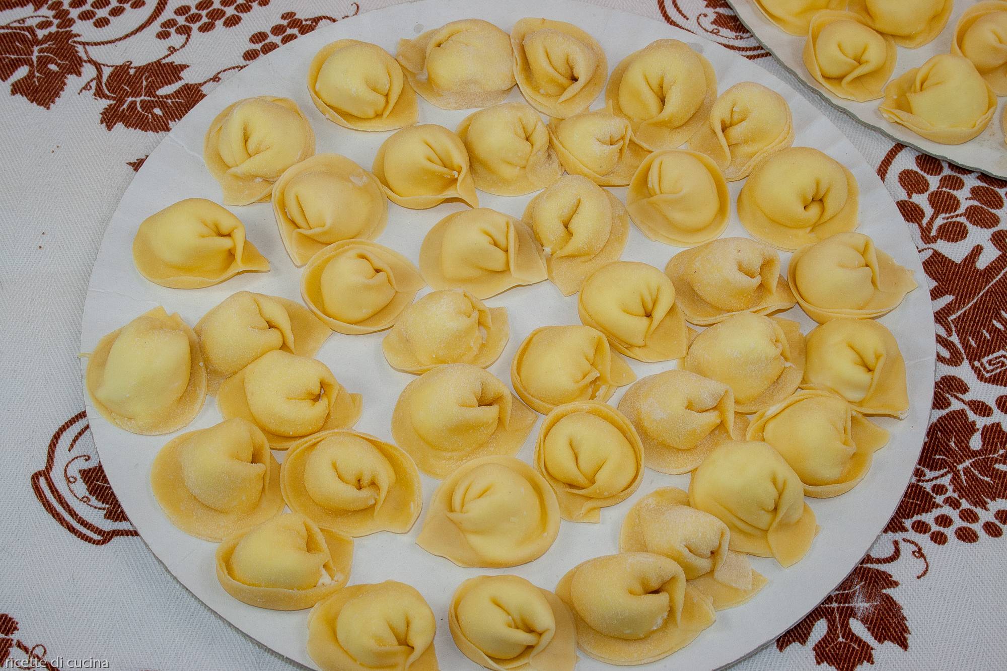 ricett sugo pomodoro basilico cappelletti