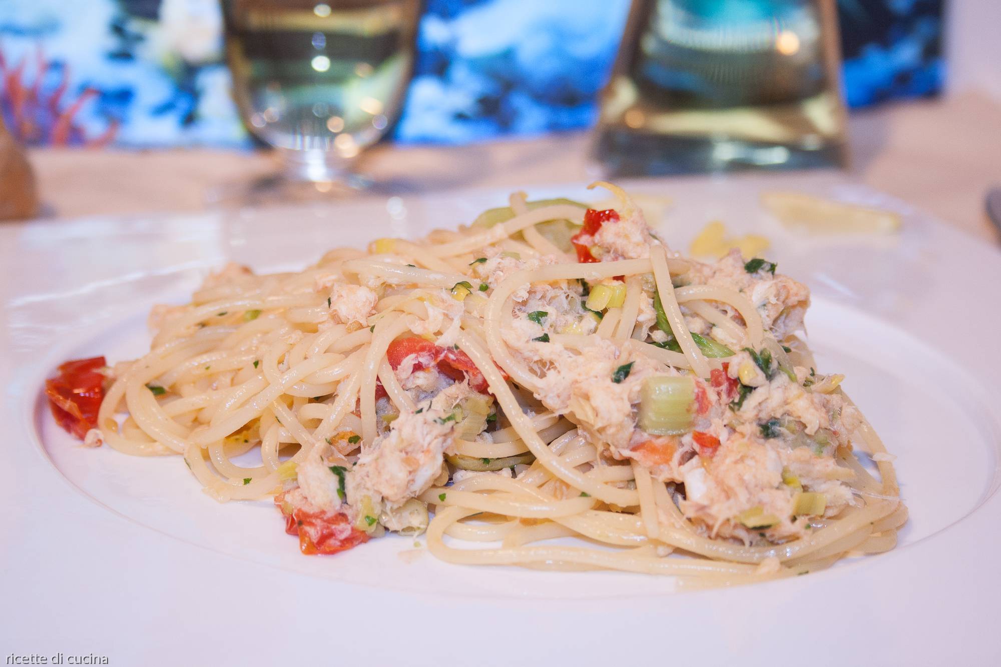 Spaghetti con la gallinella (mazzola), ricetta di pesce raffinata nel sapore per pranzi importanti