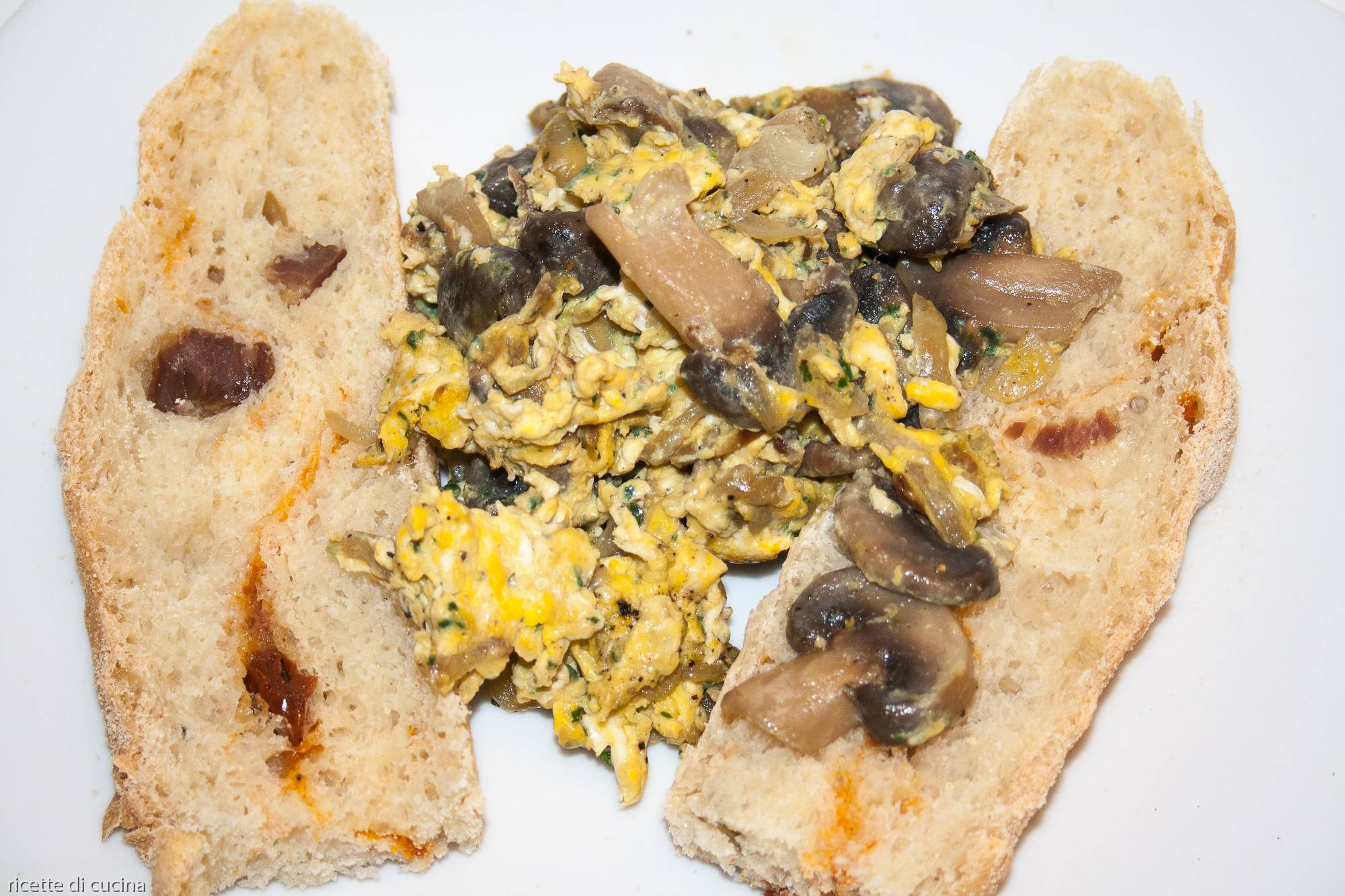 ricetta bruschette funghi uova