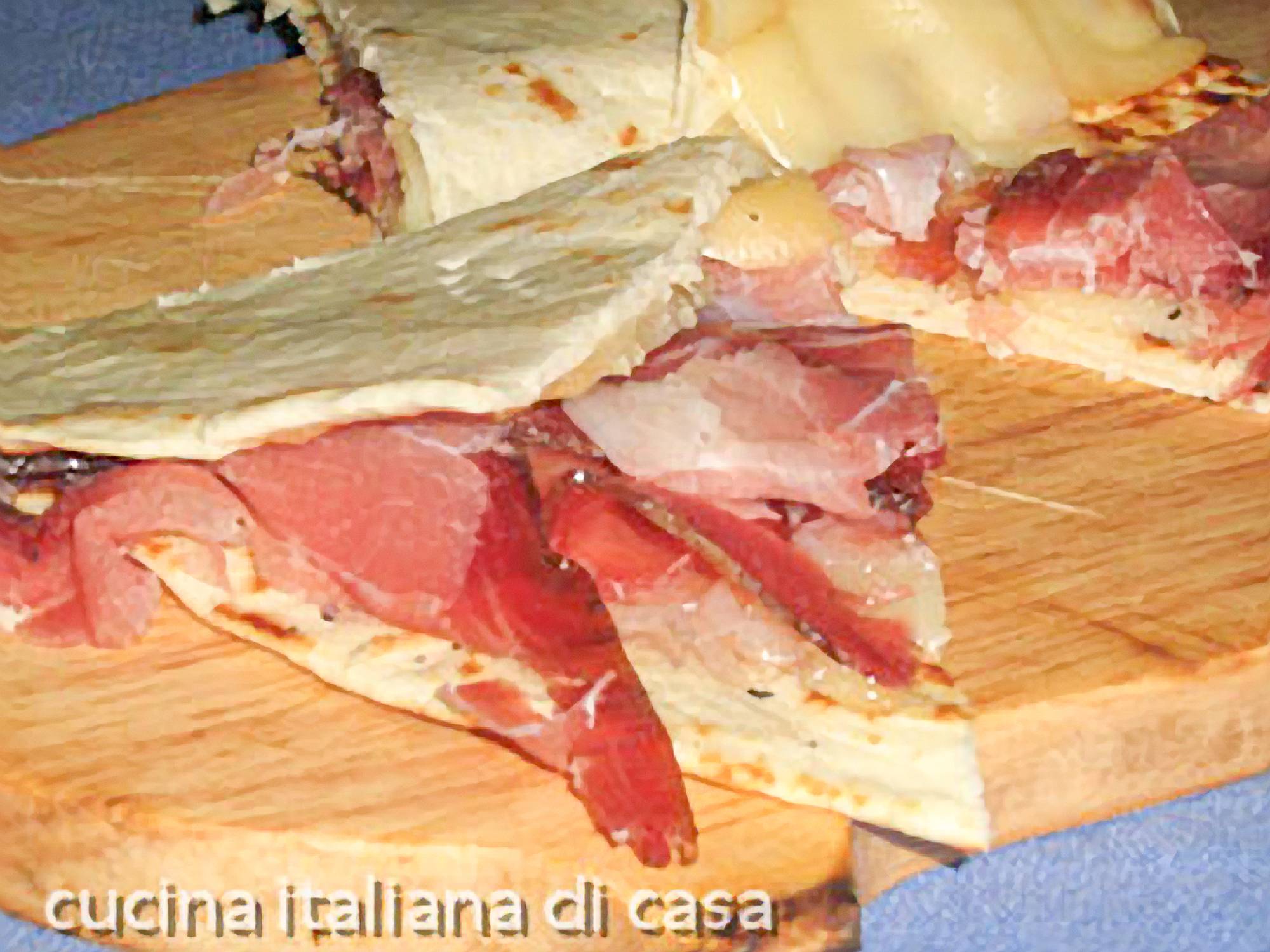 ricetta piadina speck scamorza affumicata