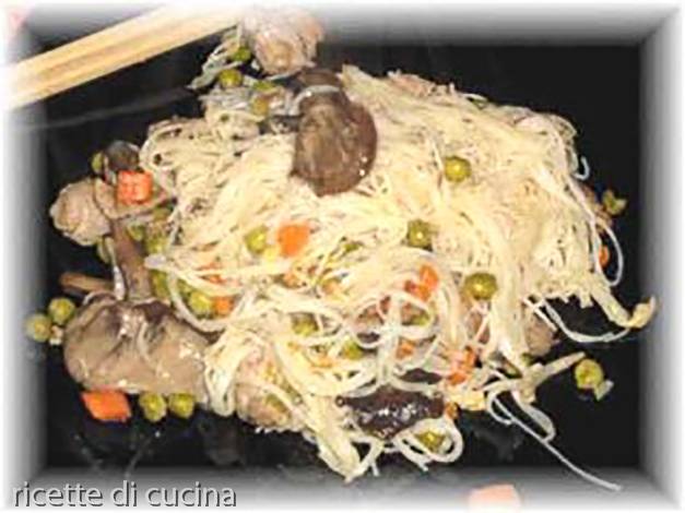 ricetta spaghetti riso cinesi pollo verdure