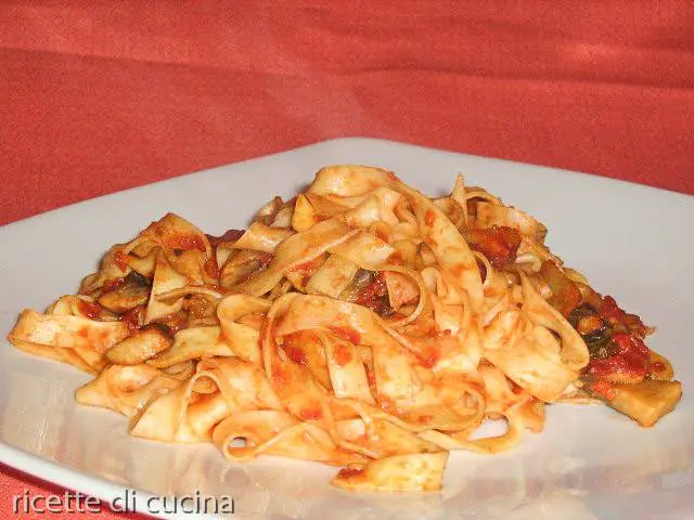 ricetta tagliatelle funghi chiodini