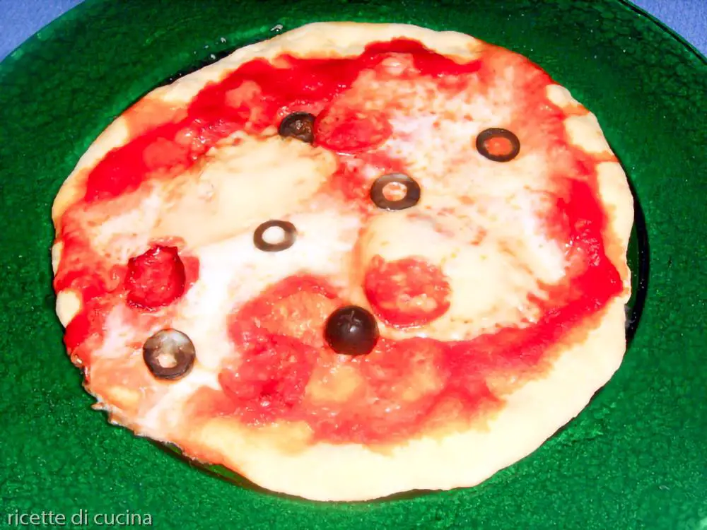 ricetta pizza salame piccante scamorza