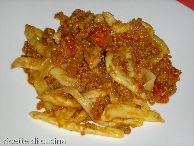 ricetta strozzapreti sugo pecora castrato